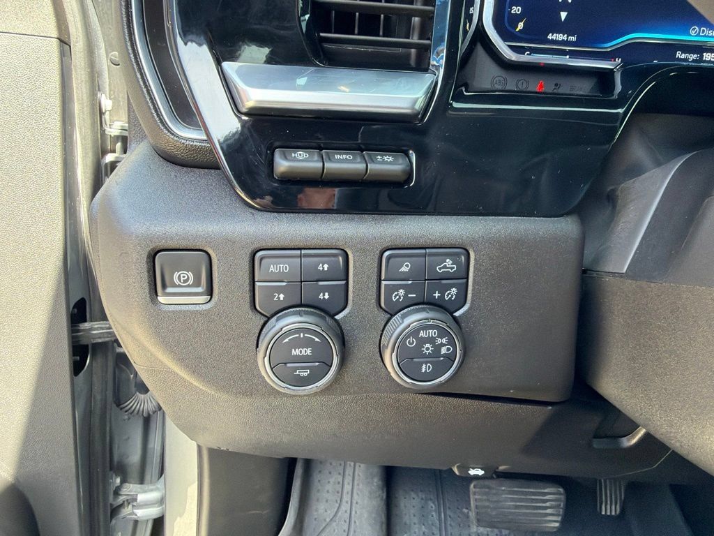 Used 2024 Chevrolet Silverado 3500 High Country w/ Technology Package AWD/4WD image 48