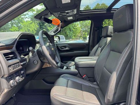 Used 2024 Chevrolet Suburban High Country AWD/4WD image 16