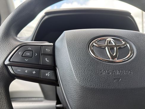 Certified 2022 Toyota Sienna LE FWD image 10