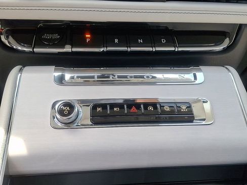 Certified 2026 Lincoln Aviator Reserve AWD/4WD image 13