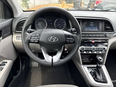 Used 2020 Hyundai Elantra SE FWD image 18