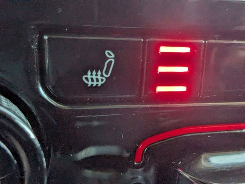 Used 2023 Jeep Grand Cherokee Limited w/ Black Appearance Package image 24