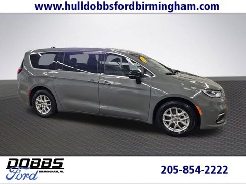 Used 2025 Chrysler Pacifica Select FWD image 1