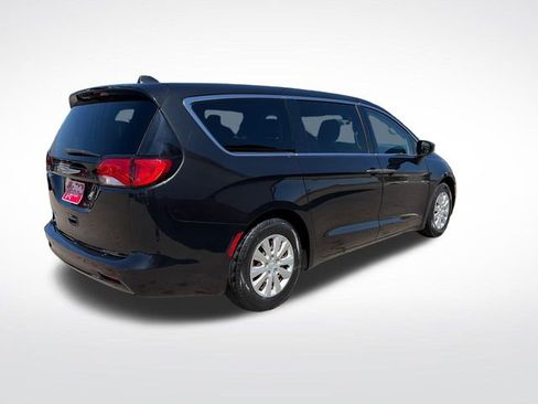 Used 2019 Chrysler Pacifica L FWD image 7