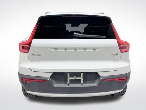 Used 2019 Volvo XC40 T5 Momentum image 9