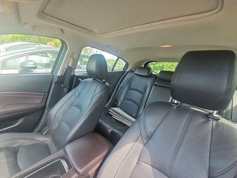 Used 2017 MAZDA MAZDA3 Grand Touring w/ Premium Equipment Package FWD image 8