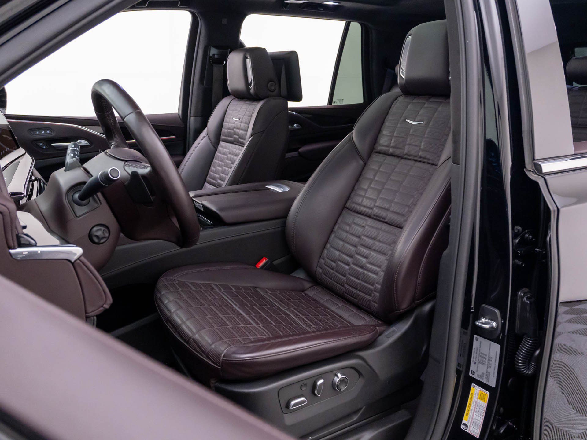 Used 2024 Cadillac Escalade Premium Luxury Platinum w/ LPO, Floor Liner Package AWD/4WD image 17