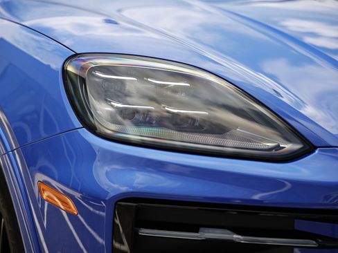 New 2025 Porsche Cayenne GTS image 17