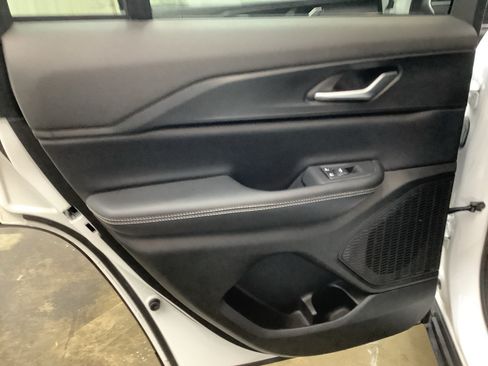 Used 2023 Jeep Grand Cherokee Altitude AWD/4WD image 22