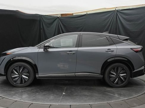 New 2025 Nissan Ariya Platinum image 9