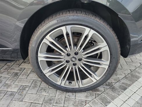 New 2025 Land Rover Range Rover SE image 14