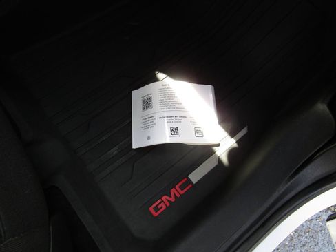 Used 2023 GMC Acadia SLE w/ Driver Convenience Package FWD image 30