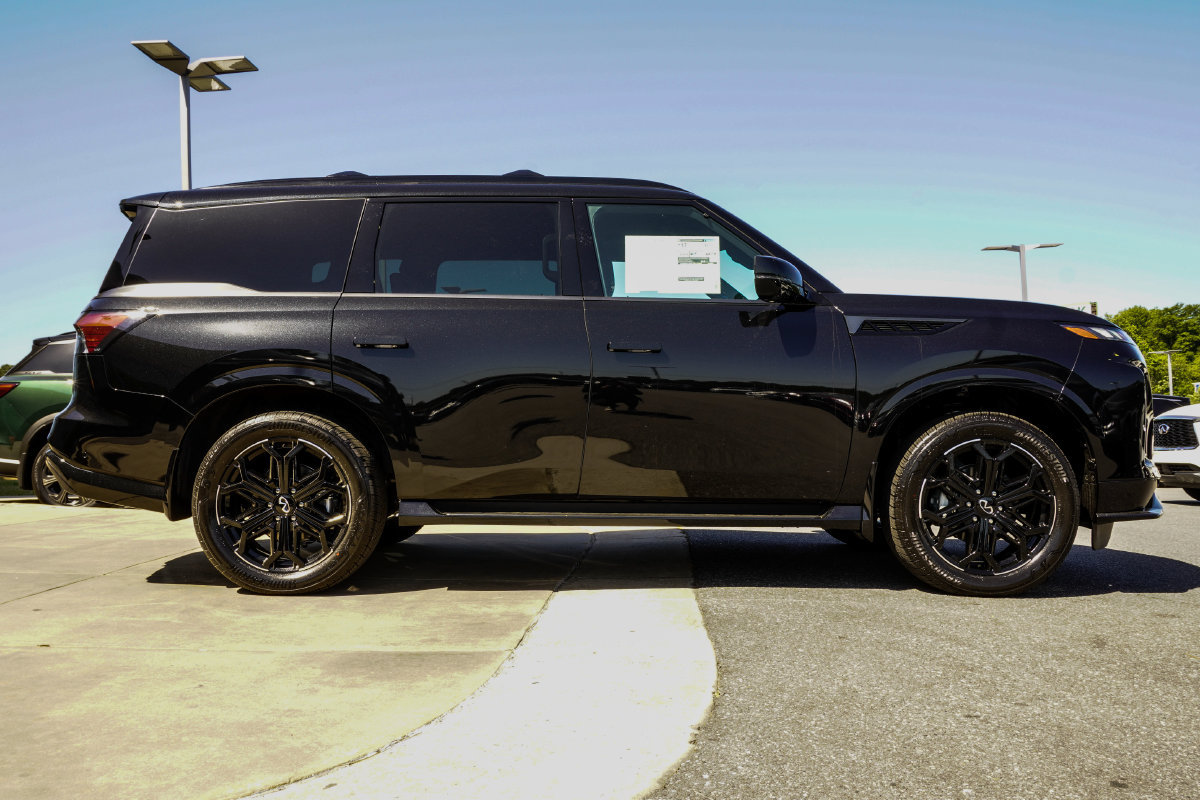 Certified 2026 INFINITI QX80 4WD w/ Sport Exterior Package image 7