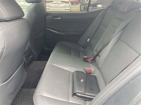 Used 2018 Lexus IS 300 AWD image 12