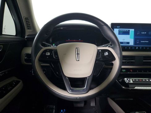 Used 2026 Lincoln Corsair Reserve w/ Rear Removable Package Tray FWD image 15