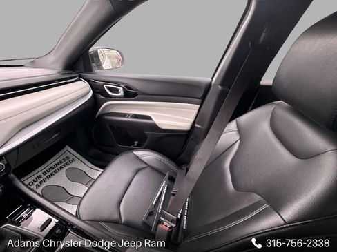 Used 2025 Jeep Compass Limited image 21