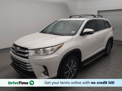 Used 2019 Toyota Highlander XLE FWD image 1