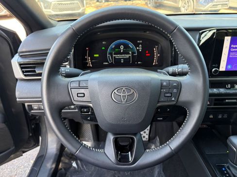 Used 2025 Toyota Camry SE FWD image 28