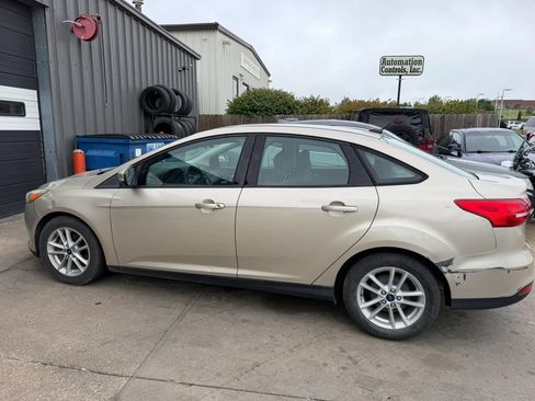 Used 2017 Ford Focus SE FWD image 9