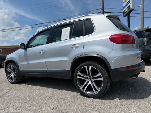 Used 2017 Volkswagen Tiguan SEL AWD/4WD image 6