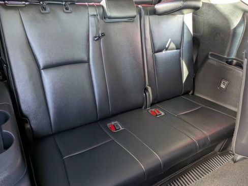 Used 2023 Toyota Highlander XLE image 8