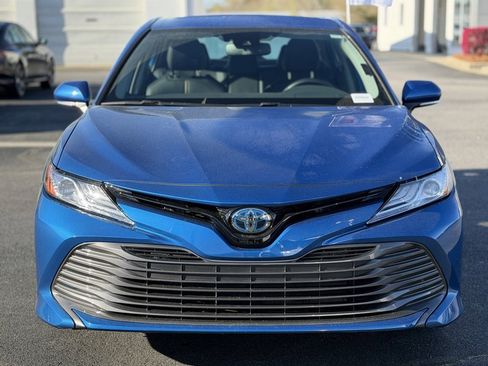 Used 2020 Toyota Camry XLE image 3