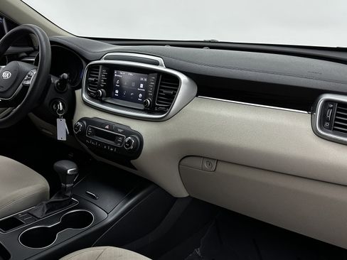 Used 2019 Kia Sorento LX image 34