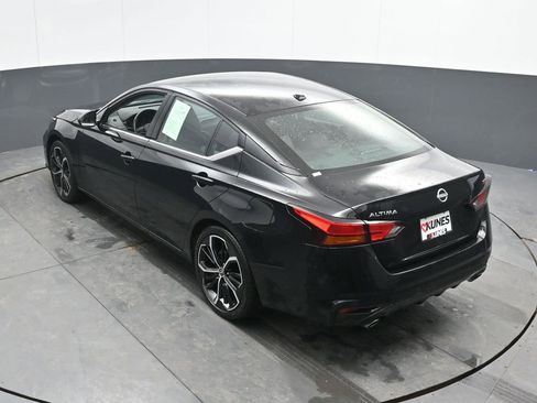 Used 2025 Nissan Altima 2.5 SR FWD image 41