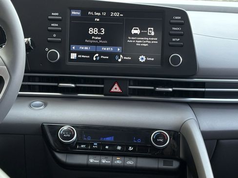 Certified 2025 Hyundai Elantra Sport FWD image 17