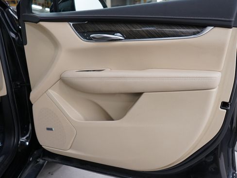 Used 2019 Cadillac XT5 AWD image 9