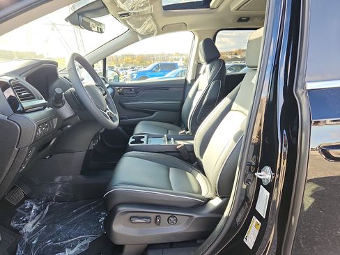 New 2026 Honda Odyssey Touring image 9