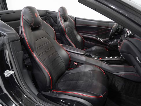 Used 2016 Ferrari California T RWD image 17