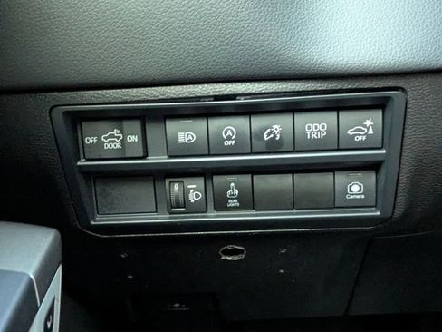 Used 2024 Toyota Tundra Limited AWD/4WD image 28