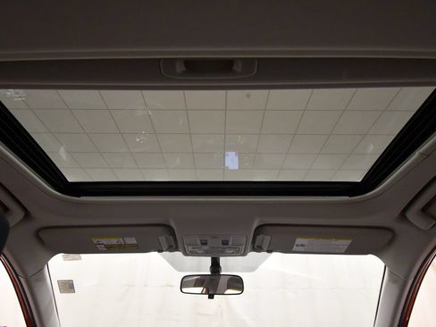 Used 2015 Toyota RAV4 XLE AWD/4WD image 16