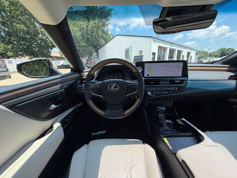 Used 2024 Lexus ES 350 Ultra Luxury w/ Accessory Package (Z2) FWD image 2