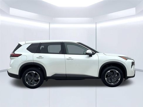 Used 2025 Nissan Rogue SV FWD image 8