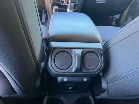 Used 2021 Jeep Gladiator Overland AWD/4WD image 25