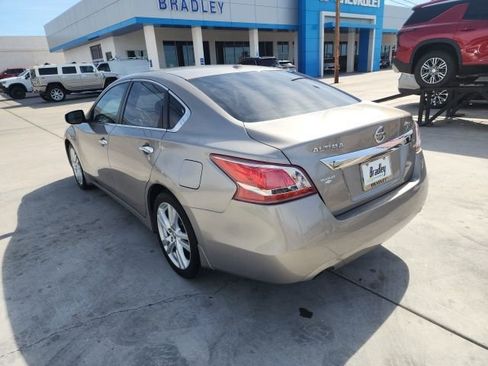 Used 2013 Nissan Altima 3.5 SL w/ Technology Pkg image 6