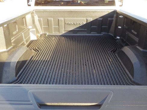 Used 2022 GMC Sierra 2500 Pro w/ Convenience Package AWD/4WD image 5