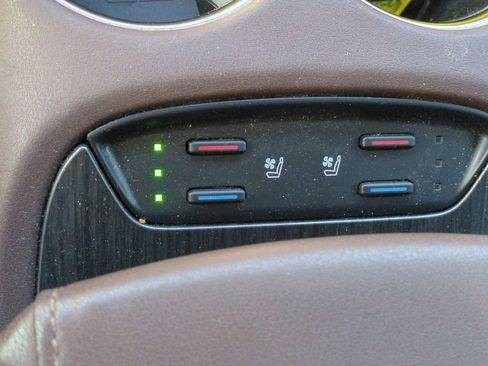 Used 2021 Toyota Venza Limited image 24