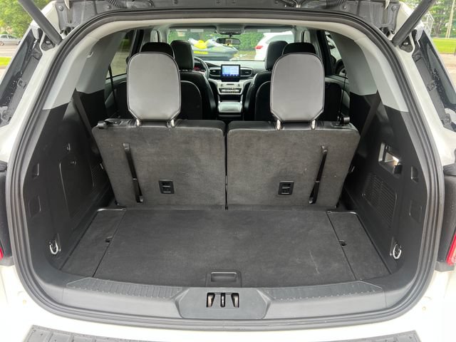 Used 2023 Ford Explorer XLT w/ Equipment Group 202A AWD/4WD image 28