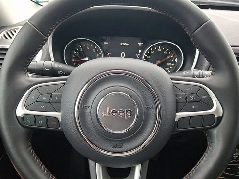 Used 2018 Jeep Compass Latitude w/ Popular Equipment Group FWD image 19