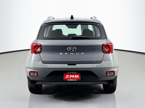 Used 2021 Hyundai Venue SEL FWD image 4