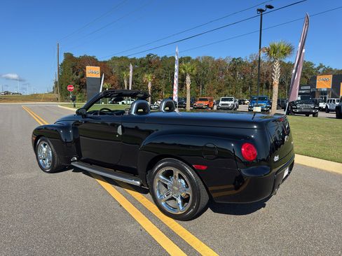Used 2004 Chevrolet SSR w/ Preferred Equipment Group image 5