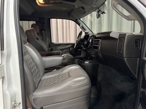 Used 2023 GMC Savana 2500 RWD image 7