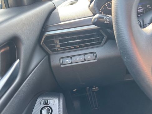 Used 2025 Nissan Altima 2.5 SV FWD image 34