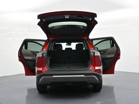 Used 2025 Chevrolet Equinox LT w/ Convenience Package II FWD image 33