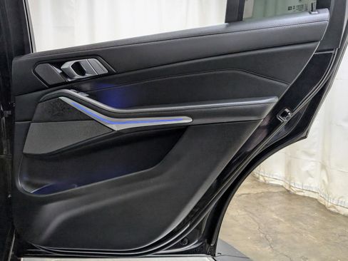 Used 2023 BMW X7 xDrive40i w/ Premium Package image 31