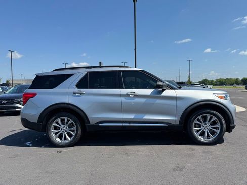 Used 2020 Ford Explorer XLT w/ Equipment Group 202A AWD/4WD image 4