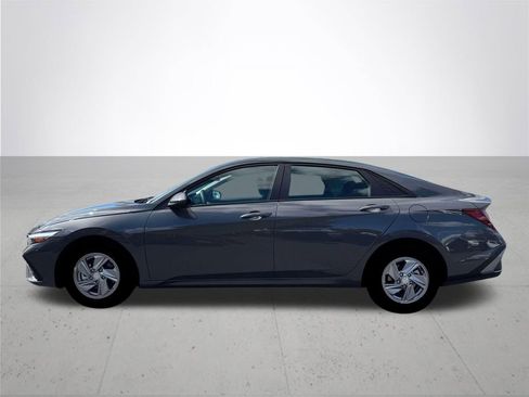 New 2026 Hyundai Elantra SE image 3